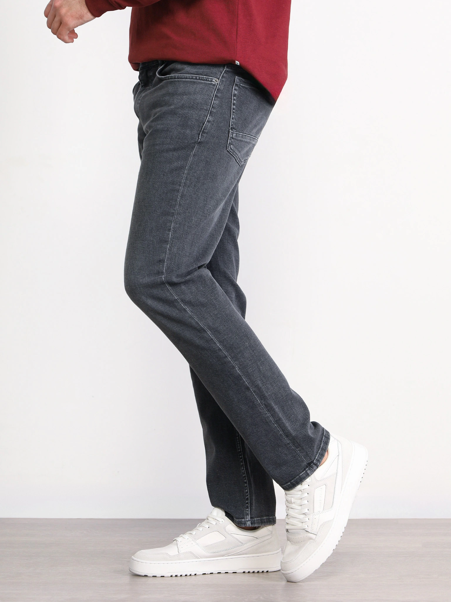 Джинсы серого цвета из смесового хлопка